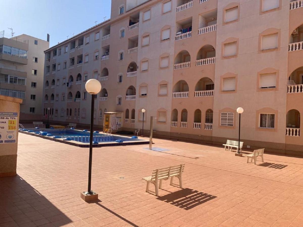 Sunny Appartment With Pool Torrevieja Center Eksteriør billede